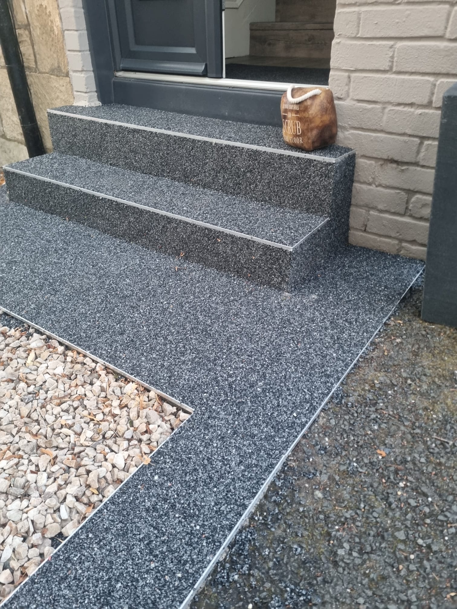 Resin driveway steps